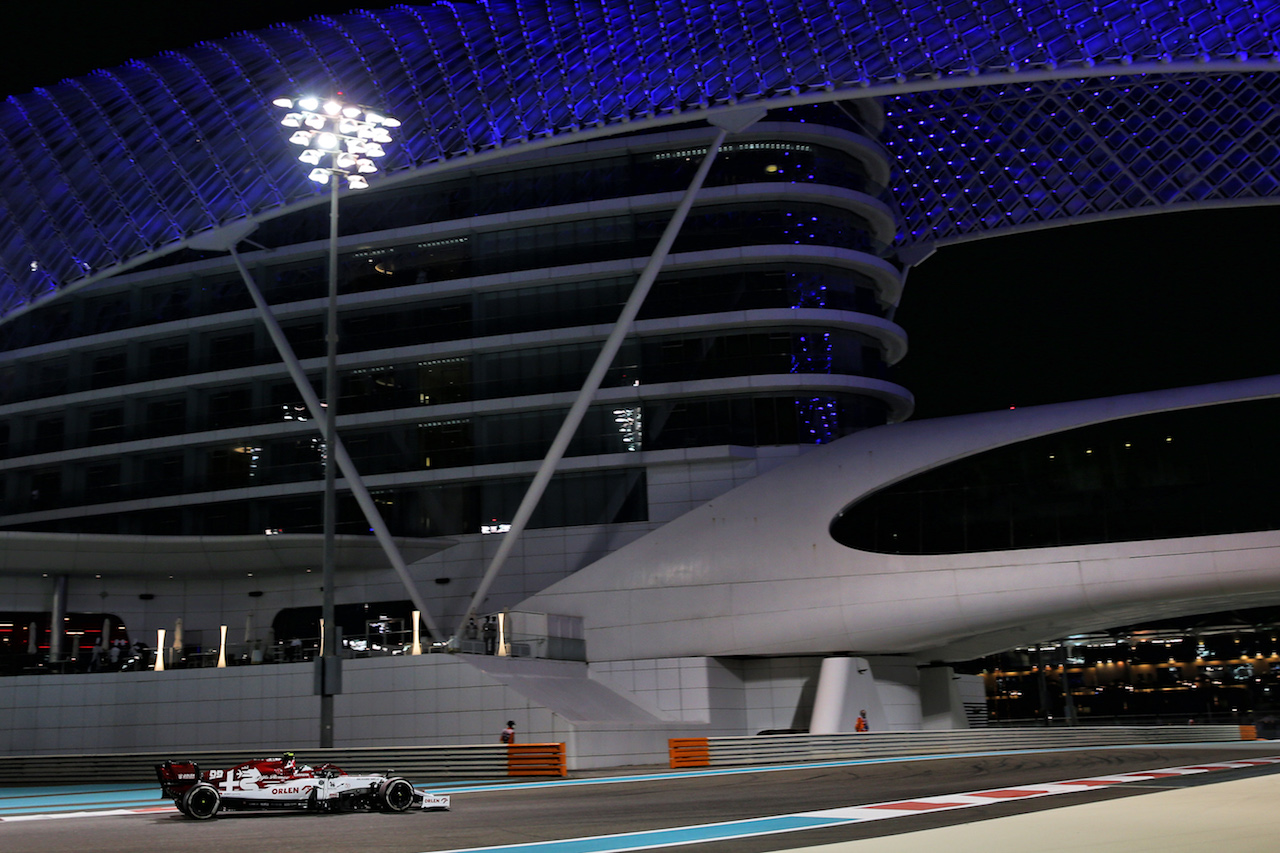 GP ABU DHABI, Antonio Giovinazzi (ITA) Alfa Romeo Racing C39.
13.12.2020. Formula 1 World Championship, Rd 17, Abu Dhabi Grand Prix, Yas Marina Circuit, Abu Dhabi, Gara Day.
- www.xpbimages.com, EMail: requests@xpbimages.com © Copyright: Batchelor / XPB Images