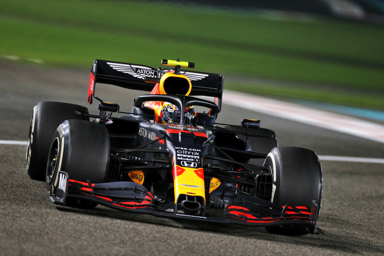 GP ABU DHABI, Alexander Albon (THA) Red Bull Racing RB16.
13.12.2020. Formula 1 World Championship, Rd 17, Abu Dhabi Grand Prix, Yas Marina Circuit, Abu Dhabi, Gara Day.
- www.xpbimages.com, EMail: requests@xpbimages.com © Copyright: Moy / XPB Images