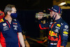 GP ABU DHABI, (L to R): Paul Monaghan (GBR) Red Bull Racing Chief Engineer with vincitore Max Verstappen (NLD) Red Bull Racing in parc ferme.
13.12.2020. Formula 1 World Championship, Rd 17, Abu Dhabi Grand Prix, Yas Marina Circuit, Abu Dhabi, Gara Day.
- www.xpbimages.com, EMail: requests@xpbimages.com © Copyright: FIA Pool Image for Editorial Use Only