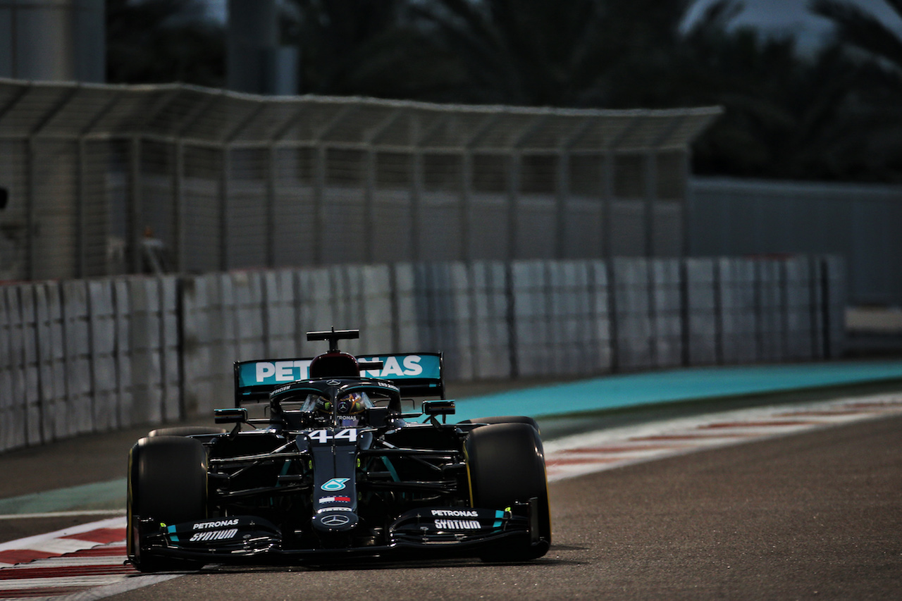 GP ABU DHABI, Lewis Hamilton (GBR) Mercedes AMG F1 W11.
12.12.2020. Formula 1 World Championship, Rd 17, Abu Dhabi Grand Prix, Yas Marina Circuit, Abu Dhabi, Qualifiche Day.
- www.xpbimages.com, EMail: requests@xpbimages.com © Copyright: Batchelor / XPB Images