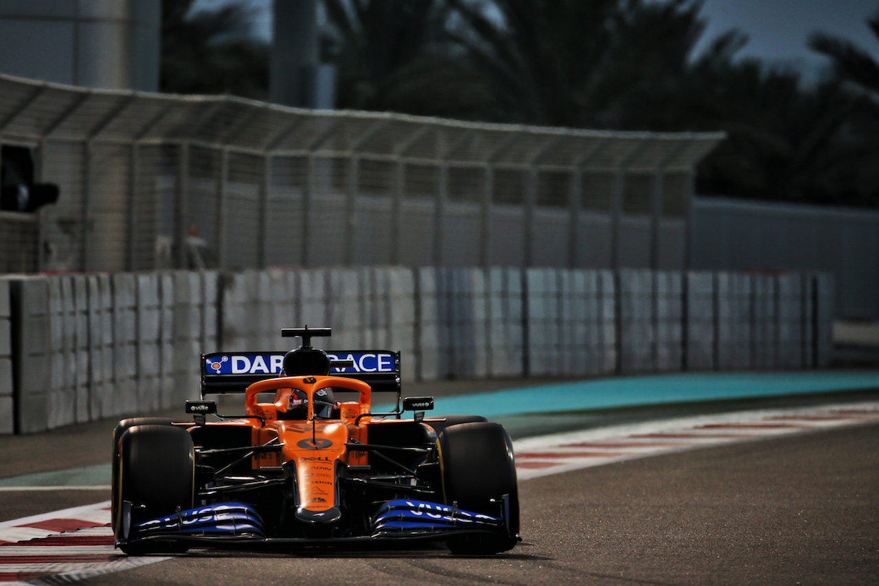 GP ABU DHABI, Carlos Sainz Jr (ESP) McLaren MCL35.
12.12.2020. Formula 1 World Championship, Rd 17, Abu Dhabi Grand Prix, Yas Marina Circuit, Abu Dhabi, Qualifiche Day.
- www.xpbimages.com, EMail: requests@xpbimages.com © Copyright: Batchelor / XPB Images