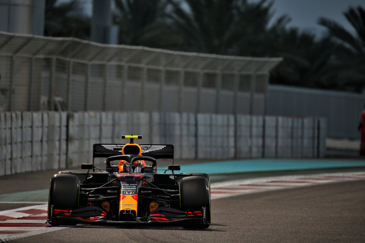 GP ABU DHABI, Alexander Albon (THA) Red Bull Racing RB16.
12.12.2020. Formula 1 World Championship, Rd 17, Abu Dhabi Grand Prix, Yas Marina Circuit, Abu Dhabi, Qualifiche Day.
- www.xpbimages.com, EMail: requests@xpbimages.com © Copyright: Batchelor / XPB Images