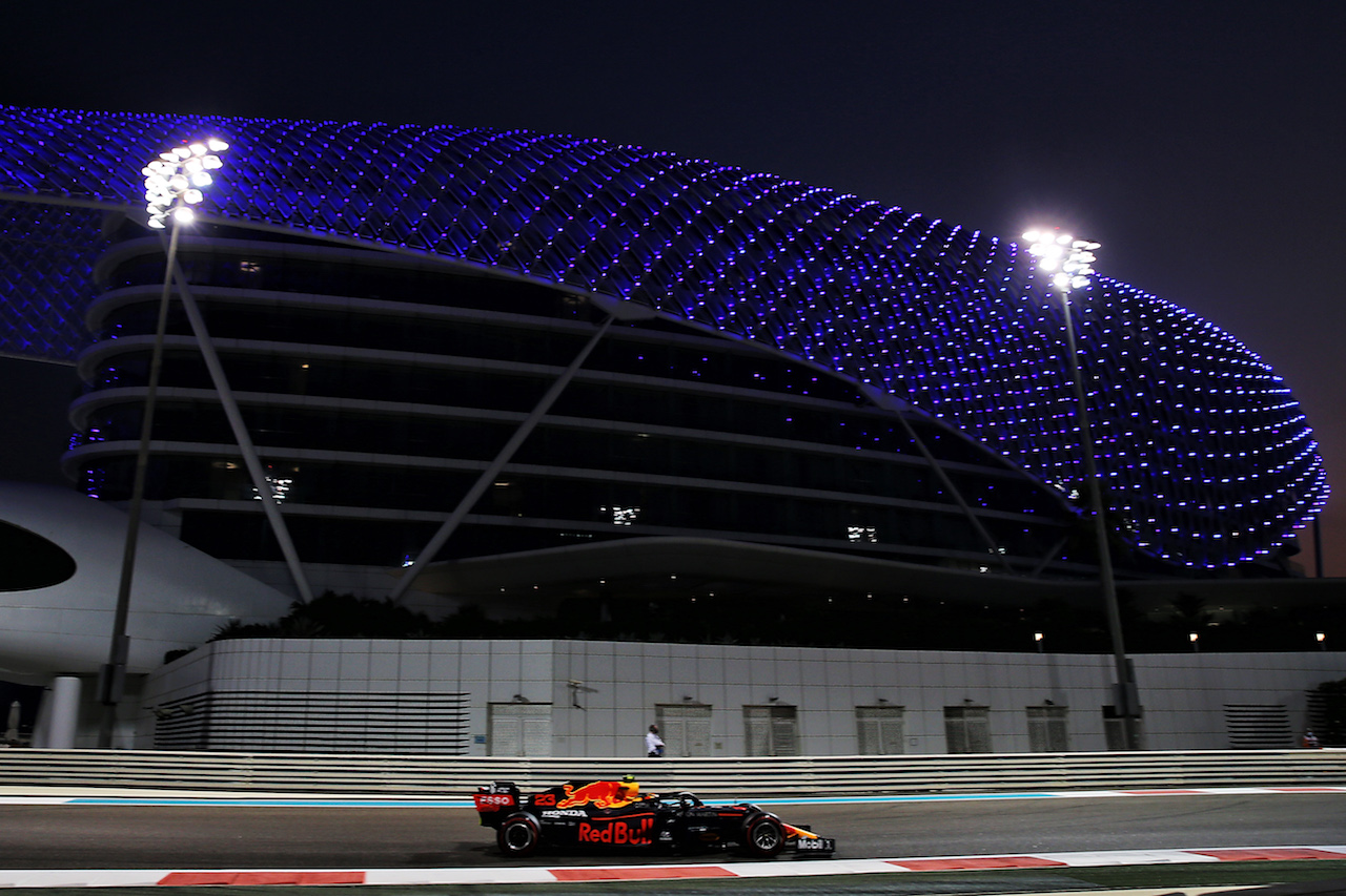 GP ABU DHABI, Alexander Albon (THA) Red Bull Racing RB16.
12.12.2020. Formula 1 World Championship, Rd 17, Abu Dhabi Grand Prix, Yas Marina Circuit, Abu Dhabi, Qualifiche Day.
- www.xpbimages.com, EMail: requests@xpbimages.com © Copyright: Batchelor / XPB Images