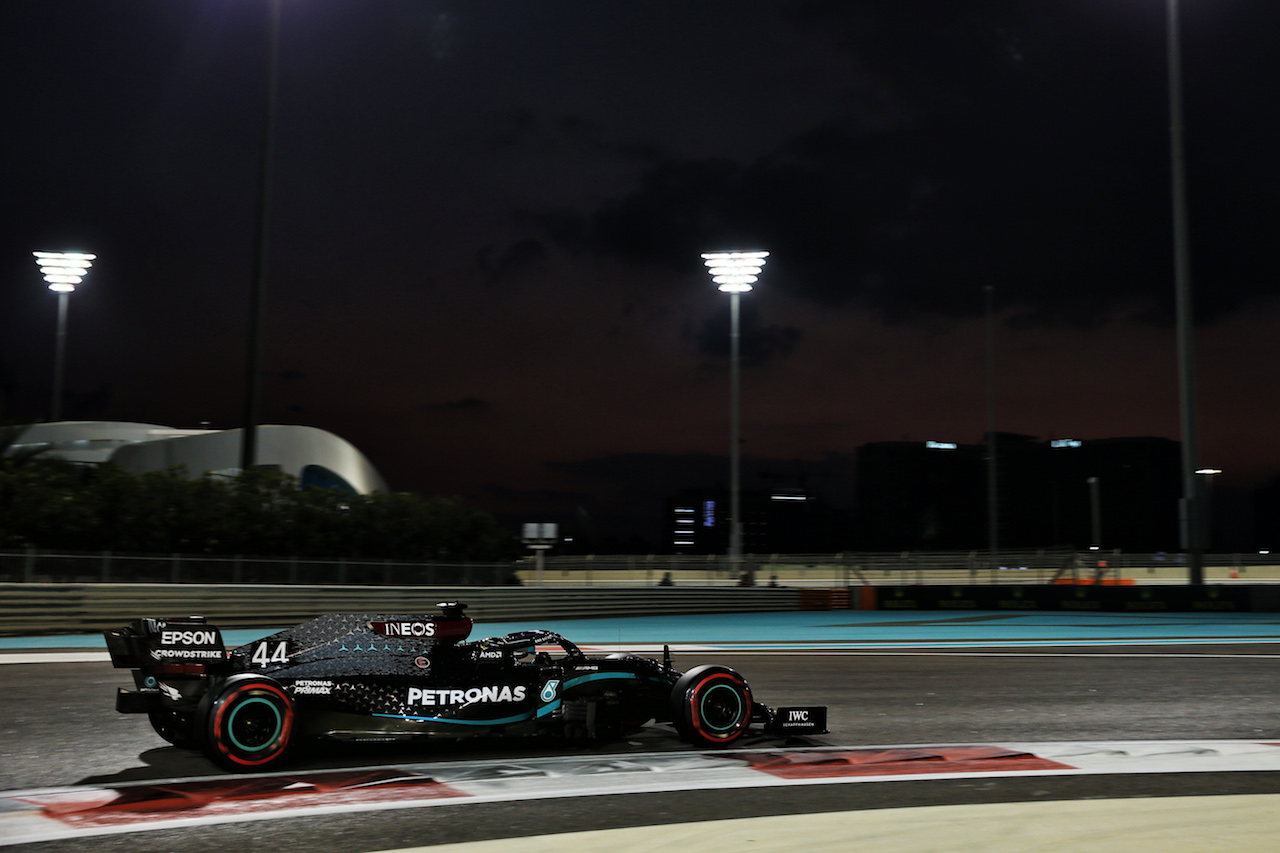 GP ABU DHABI, Lewis Hamilton (GBR) Mercedes AMG F1 W11.
12.12.2020. Formula 1 World Championship, Rd 17, Abu Dhabi Grand Prix, Yas Marina Circuit, Abu Dhabi, Qualifiche Day.
- www.xpbimages.com, EMail: requests@xpbimages.com © Copyright: Batchelor / XPB Images