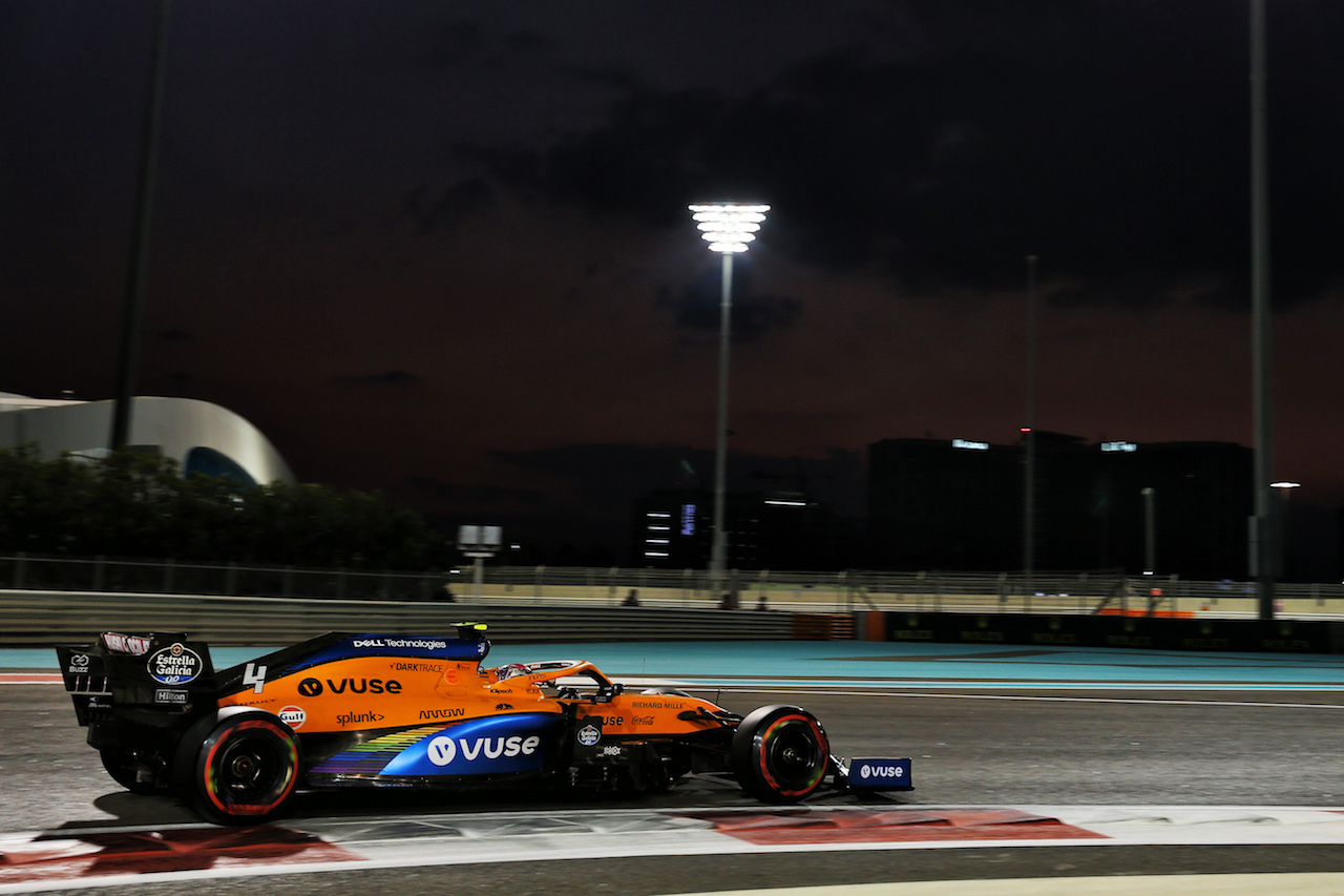 GP ABU DHABI, Lando Norris (GBR) McLaren MCL35.
12.12.2020. Formula 1 World Championship, Rd 17, Abu Dhabi Grand Prix, Yas Marina Circuit, Abu Dhabi, Qualifiche Day.
- www.xpbimages.com, EMail: requests@xpbimages.com © Copyright: Batchelor / XPB Images