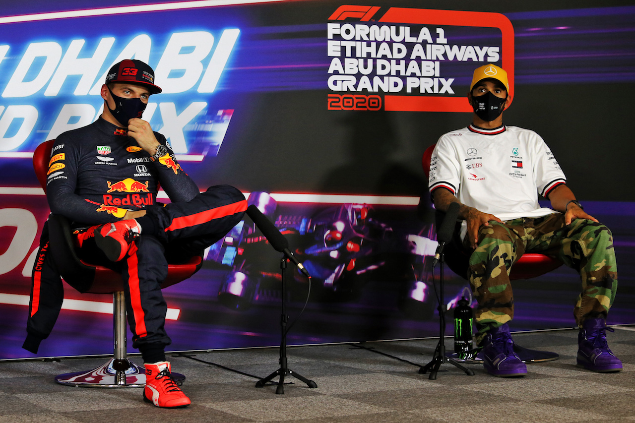GP ABU DHABI, (L to R): Max Verstappen (NLD) Red Bull Racing e Lewis Hamilton (GBR) Mercedes AMG F1 in the post qualifying FIA Press Conference.
12.12.2020. Formula 1 World Championship, Rd 17, Abu Dhabi Grand Prix, Yas Marina Circuit, Abu Dhabi, Qualifiche Day.
- www.xpbimages.com, EMail: requests@xpbimages.com © Copyright: Moy / XPB Images
