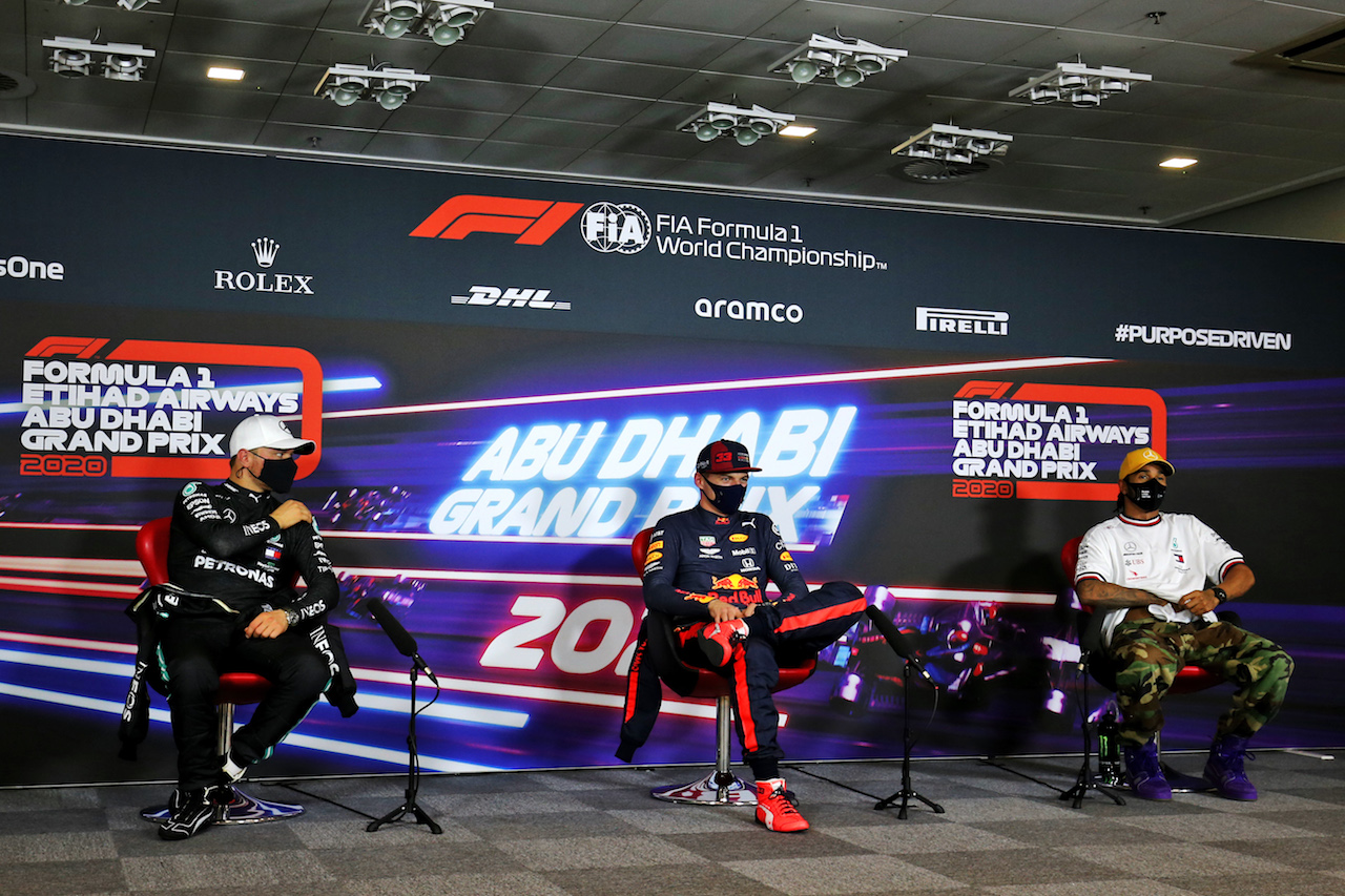 GP ABU DHABI, (L to R): Valtteri Bottas (FIN) Mercedes AMG F1, Max Verstappen (NLD) Red Bull Racing, e Lewis Hamilton (GBR) Mercedes AMG F1 in the post qualifying FIA Press Conference.
12.12.2020. Formula 1 World Championship, Rd 17, Abu Dhabi Grand Prix, Yas Marina Circuit, Abu Dhabi, Qualifiche Day.
- www.xpbimages.com, EMail: requests@xpbimages.com © Copyright: Moy / XPB Images