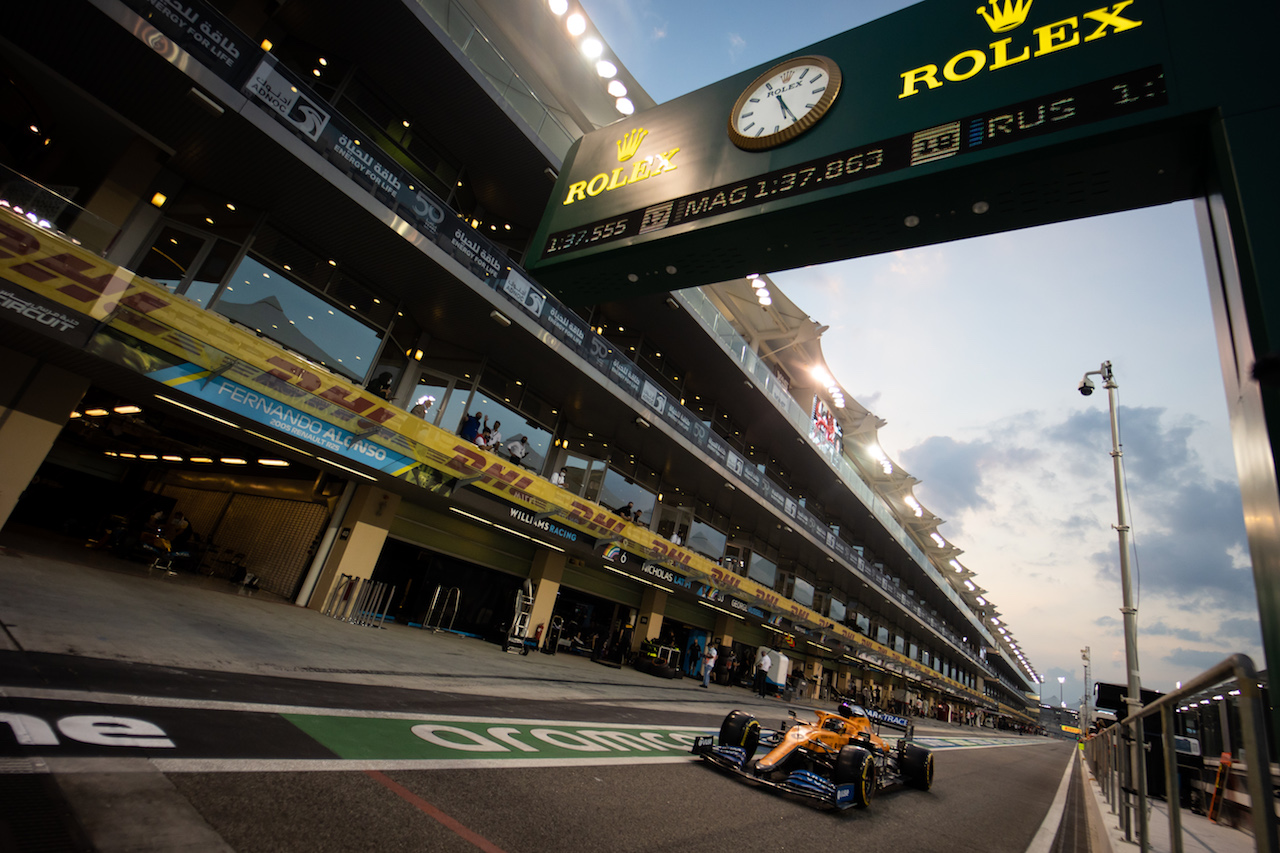GP ABU DHABI, Carlos Sainz Jr (ESP) McLaren MCL35.
12.12.2020. Formula 1 World Championship, Rd 17, Abu Dhabi Grand Prix, Yas Marina Circuit, Abu Dhabi, Qualifiche Day.
- www.xpbimages.com, EMail: requests@xpbimages.com © Copyright: Bearne / XPB Images
