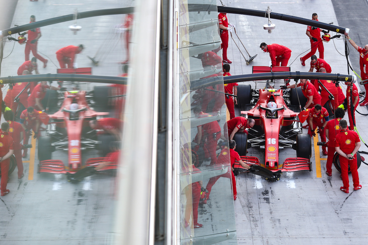 GP ABU DHABI, Sebastian Vettel (GER) Ferrari SF1000 in the pits.
12.12.2020. Formula 1 World Championship, Rd 17, Abu Dhabi Grand Prix, Yas Marina Circuit, Abu Dhabi, Qualifiche Day.
- www.xpbimages.com, EMail: requests@xpbimages.com © Copyright: Charniaux / XPB Images