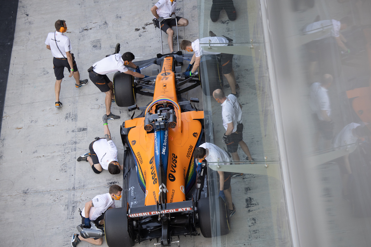 GP ABU DHABI, Lando Norris (GBR) McLaren MCL35.
12.12.2020. Formula 1 World Championship, Rd 17, Abu Dhabi Grand Prix, Yas Marina Circuit, Abu Dhabi, Qualifiche Day.
- www.xpbimages.com, EMail: requests@xpbimages.com © Copyright: Bearne / XPB Images