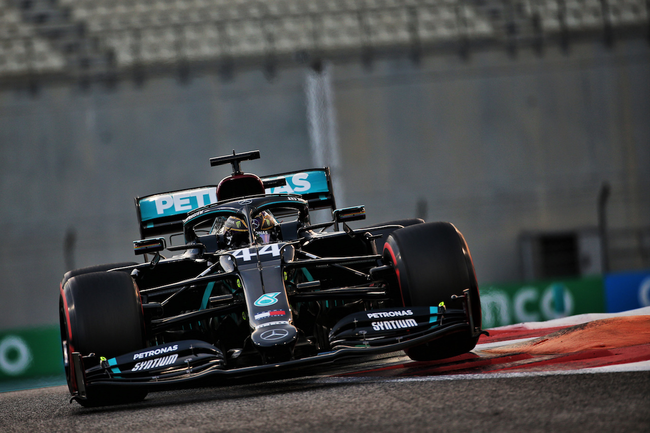 GP ABU DHABI, Lewis Hamilton (GBR) Mercedes AMG F1 W11.
12.12.2020. Formula 1 World Championship, Rd 17, Abu Dhabi Grand Prix, Yas Marina Circuit, Abu Dhabi, Qualifiche Day.
- www.xpbimages.com, EMail: requests@xpbimages.com © Copyright: Batchelor / XPB Images