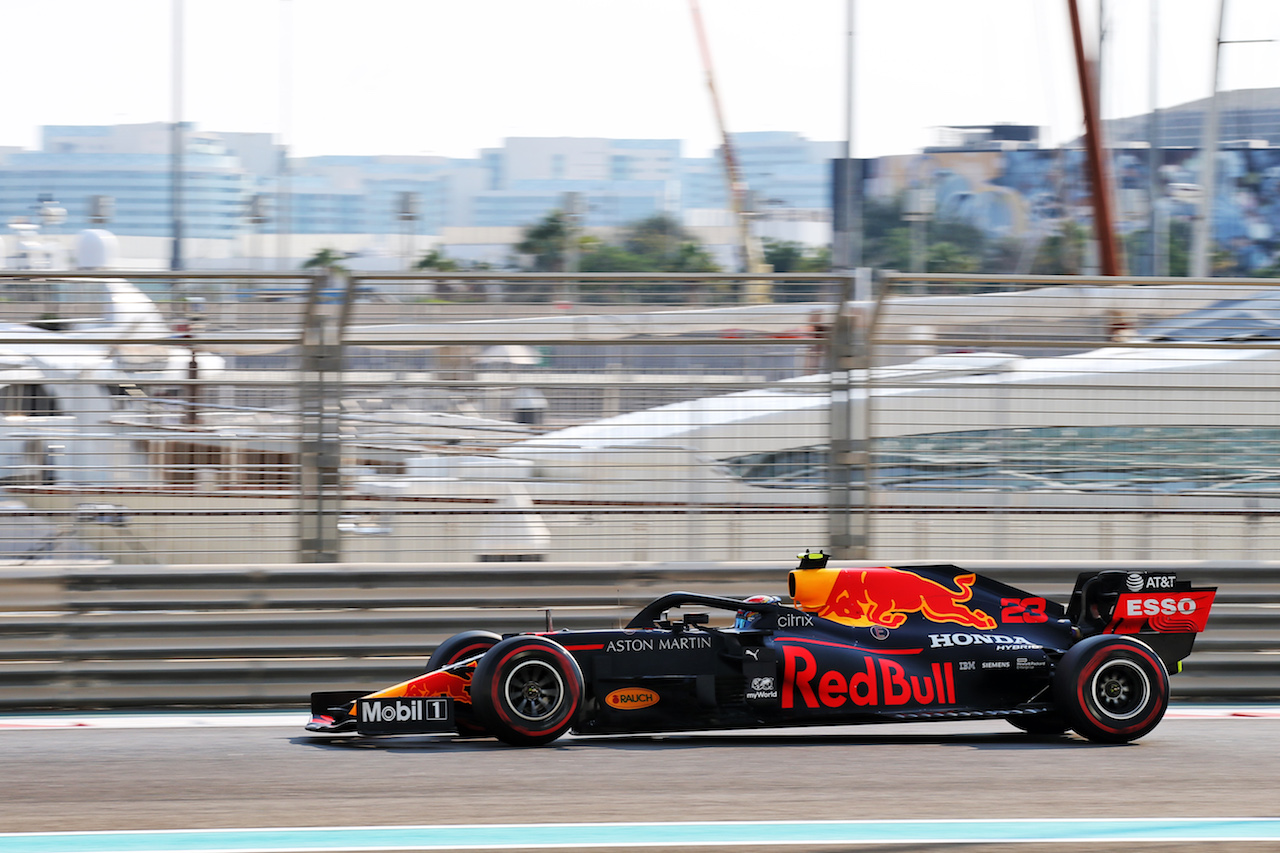 GP ABU DHABI, Alexander Albon (THA) Red Bull Racing RB16.
12.12.2020. Formula 1 World Championship, Rd 17, Abu Dhabi Grand Prix, Yas Marina Circuit, Abu Dhabi, Qualifiche Day.
- www.xpbimages.com, EMail: requests@xpbimages.com © Copyright: Batchelor / XPB Images