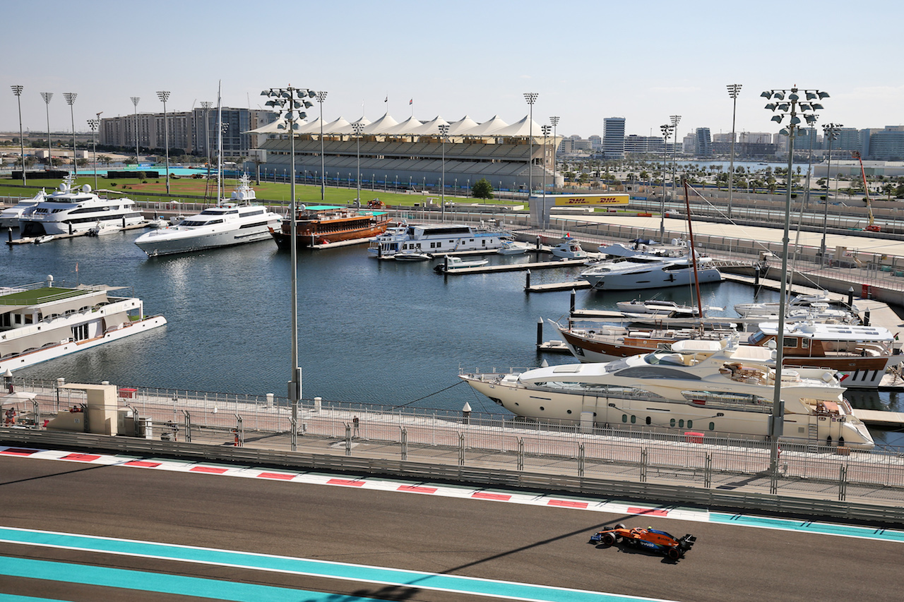 GP ABU DHABI, Lando Norris (GBR) McLaren MCL35.
11.12.2020. Formula 1 World Championship, Rd 17, Abu Dhabi Grand Prix, Yas Marina Circuit, Abu Dhabi, Practice Day.
- www.xpbimages.com, EMail: requests@xpbimages.com © Copyright: Moy / XPB Images