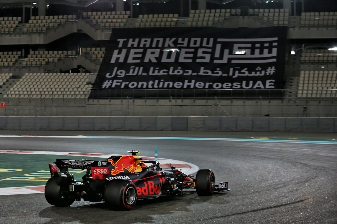 GP ABU DHABI, Alexander Albon (THA) Red Bull Racing RB16.
11.12.2020. Formula 1 World Championship, Rd 17, Abu Dhabi Grand Prix, Yas Marina Circuit, Abu Dhabi, Practice Day.
- www.xpbimages.com, EMail: requests@xpbimages.com © Copyright: Batchelor / XPB Images
