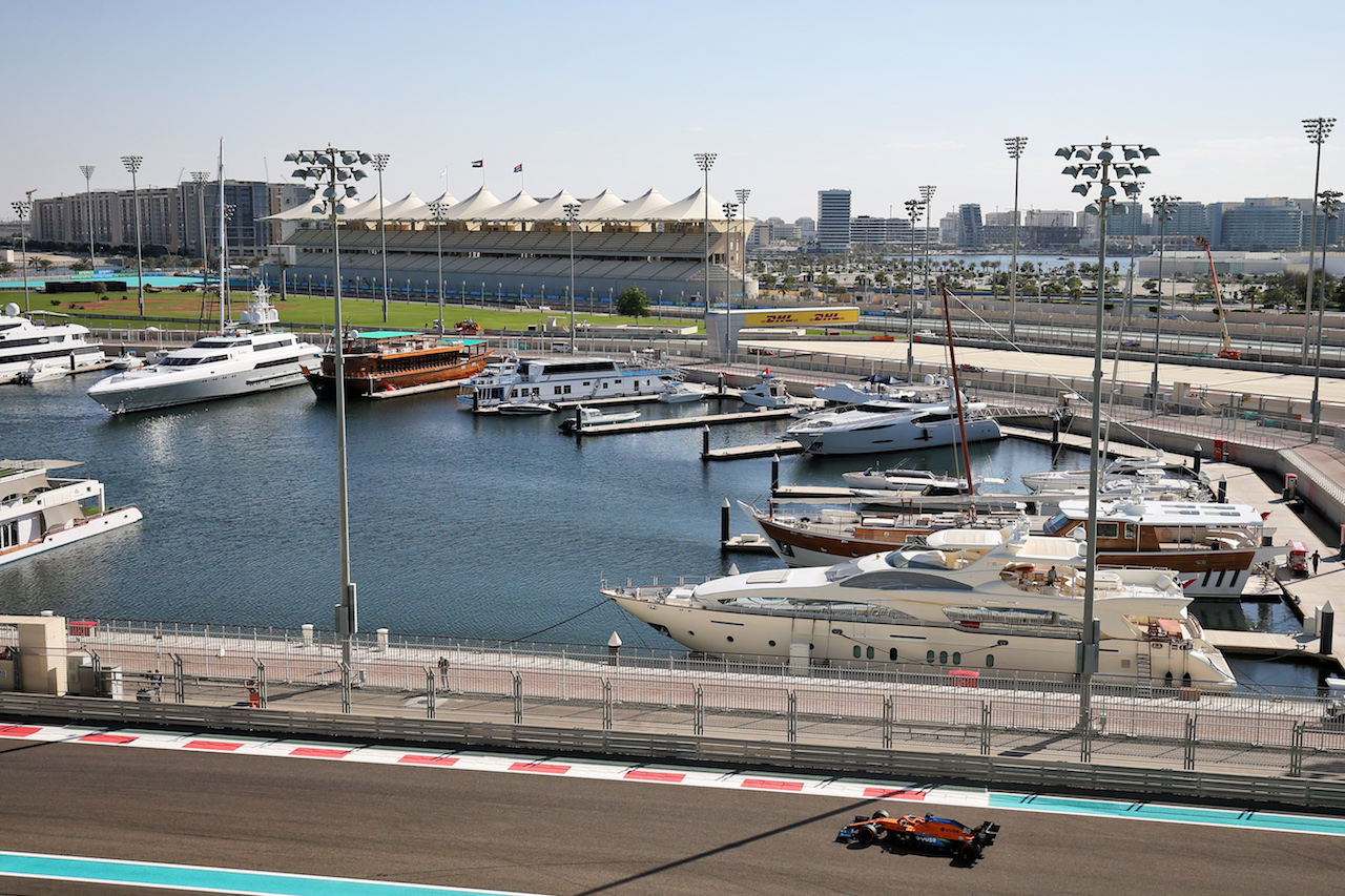 GP ABU DHABI, Carlos Sainz Jr (ESP) McLaren MCL35.
11.12.2020. Formula 1 World Championship, Rd 17, Abu Dhabi Grand Prix, Yas Marina Circuit, Abu Dhabi, Practice Day.
- www.xpbimages.com, EMail: requests@xpbimages.com © Copyright: Moy / XPB Images