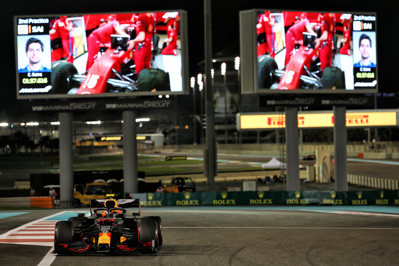 GP ABU DHABI, Alexander Albon (THA) Red Bull Racing RB16.
11.12.2020. Formula 1 World Championship, Rd 17, Abu Dhabi Grand Prix, Yas Marina Circuit, Abu Dhabi, Practice Day.
- www.xpbimages.com, EMail: requests@xpbimages.com © Copyright: Batchelor / XPB Images