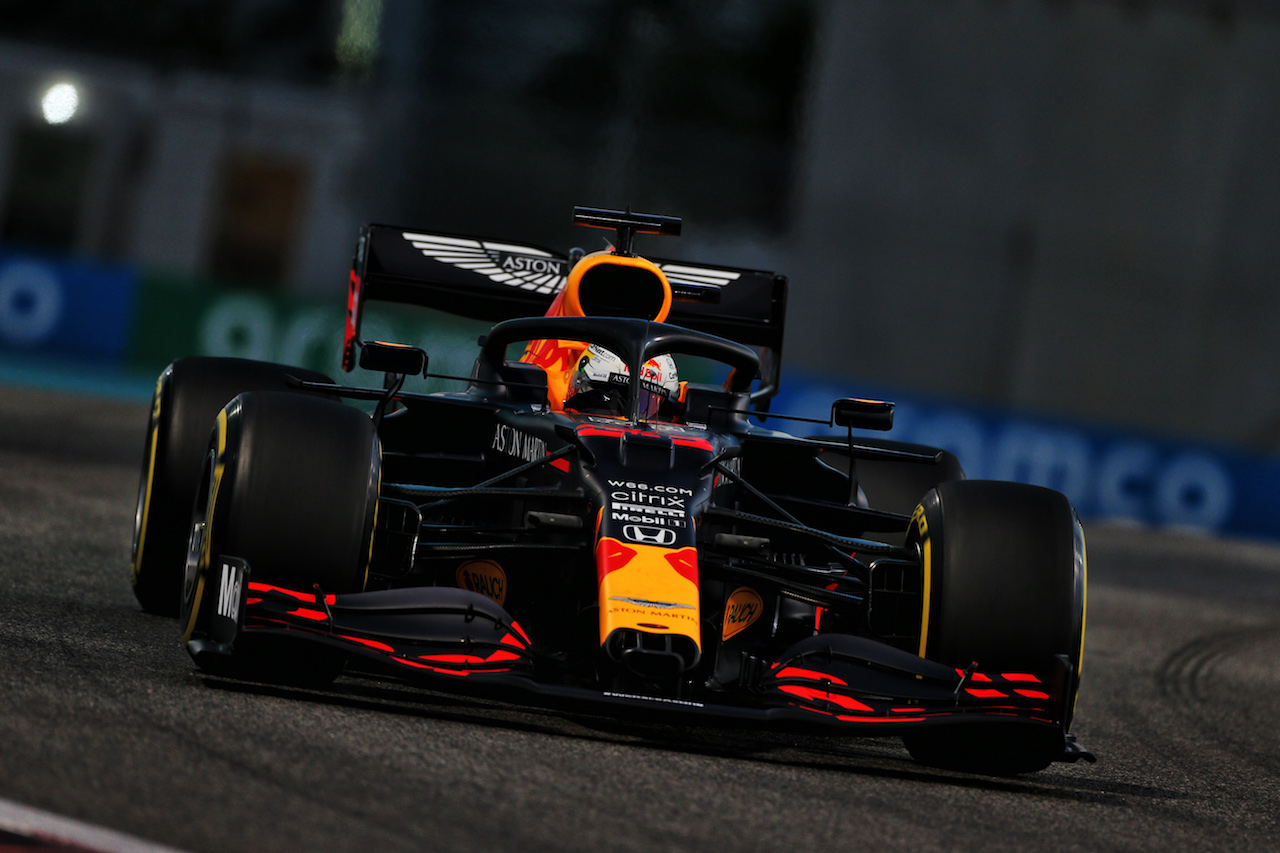 GP ABU DHABI, Max Verstappen (NLD) Red Bull Racing RB16.
11.12.2020. Formula 1 World Championship, Rd 17, Abu Dhabi Grand Prix, Yas Marina Circuit, Abu Dhabi, Practice Day.
- www.xpbimages.com, EMail: requests@xpbimages.com © Copyright: Moy / XPB Images