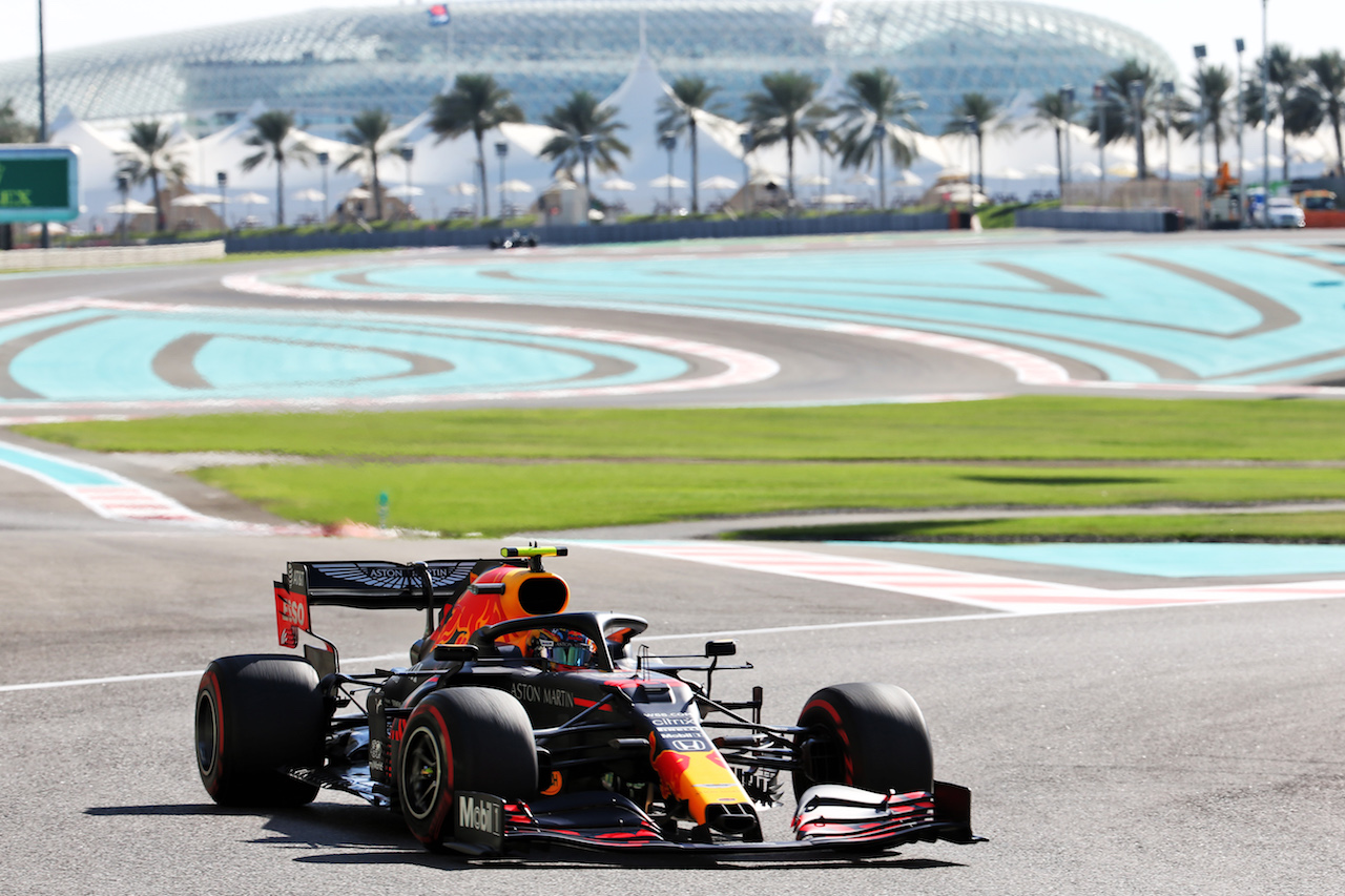 GP ABU DHABI, Alexander Albon (THA) Red Bull Racing RB16.
11.12.2020. Formula 1 World Championship, Rd 17, Abu Dhabi Grand Prix, Yas Marina Circuit, Abu Dhabi, Practice Day.
- www.xpbimages.com, EMail: requests@xpbimages.com © Copyright: Batchelor / XPB Images