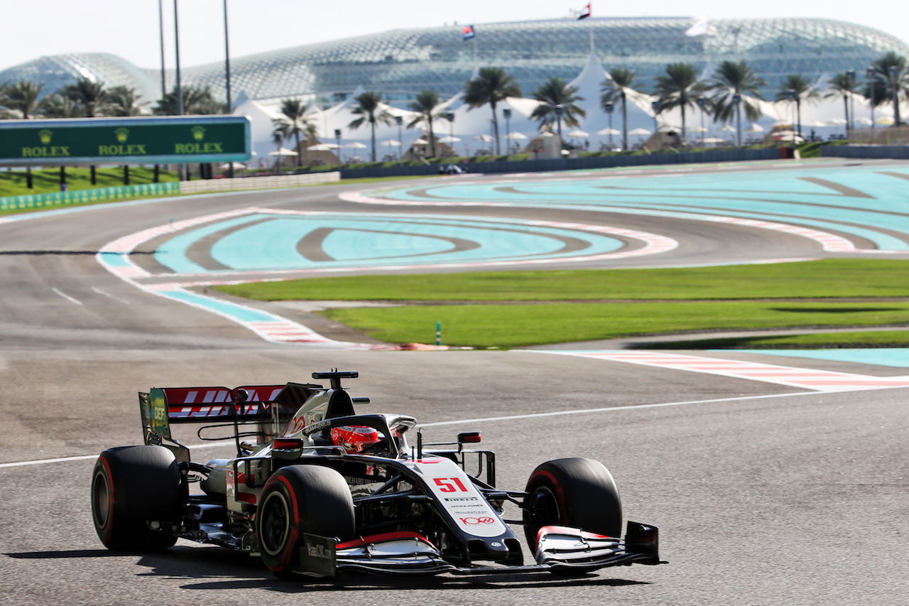 GP ABU DHABI, Pietro Fittipaldi (BRA) Haas VF-19.
11.12.2020. Formula 1 World Championship, Rd 17, Abu Dhabi Grand Prix, Yas Marina Circuit, Abu Dhabi, Practice Day.
- www.xpbimages.com, EMail: requests@xpbimages.com © Copyright: Batchelor / XPB Images