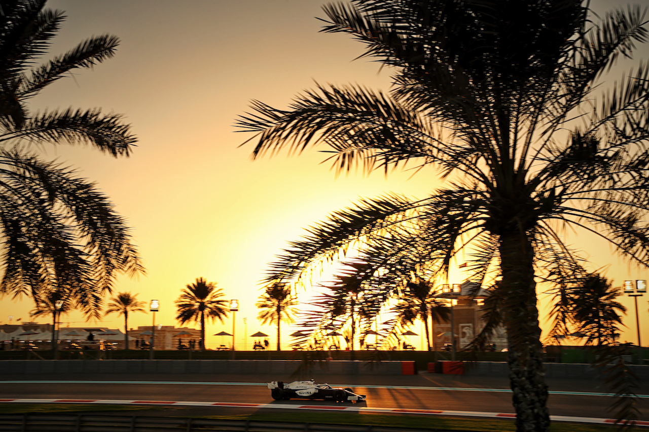 GP ABU DHABI, George Russell (GBR) Williams Racing FW43.
11.12.2020. Formula 1 World Championship, Rd 17, Abu Dhabi Grand Prix, Yas Marina Circuit, Abu Dhabi, Practice Day.
- www.xpbimages.com, EMail: requests@xpbimages.com © Copyright: Batchelor / XPB Images