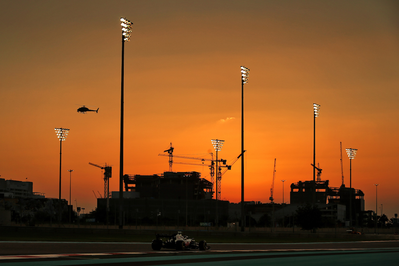 GP ABU DHABI, Kevin Magnussen (DEN) Haas VF-20.
11.12.2020. Formula 1 World Championship, Rd 17, Abu Dhabi Grand Prix, Yas Marina Circuit, Abu Dhabi, Practice Day.
- www.xpbimages.com, EMail: requests@xpbimages.com © Copyright: Moy / XPB Images