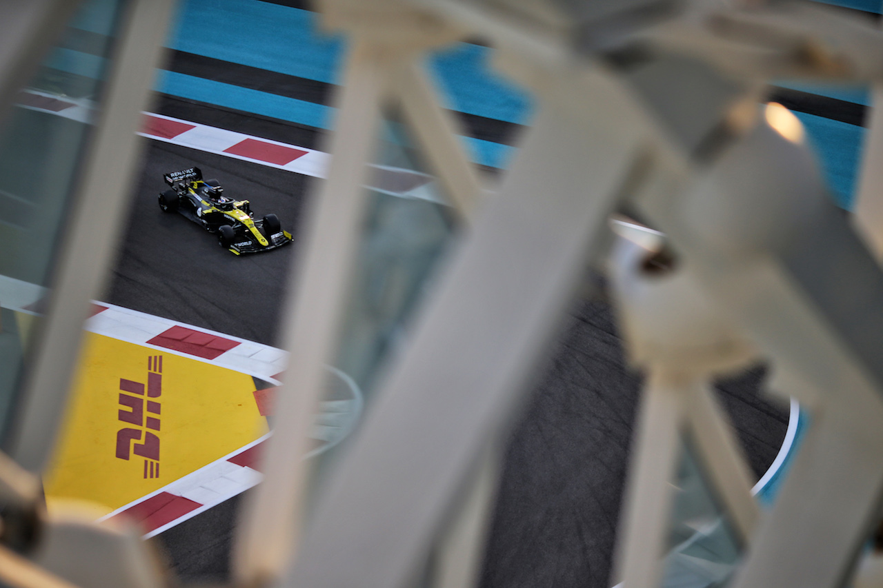 GP ABU DHABI, Daniel Ricciardo (AUS) Renault F1 Team RS20.
11.12.2020. Formula 1 World Championship, Rd 17, Abu Dhabi Grand Prix, Yas Marina Circuit, Abu Dhabi, Practice Day.
- www.xpbimages.com, EMail: requests@xpbimages.com © Copyright: Charniaux / XPB Images