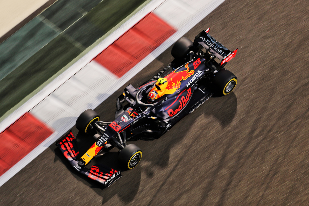 GP ABU DHABI, Alexander Albon (THA) Red Bull Racing RB16.
11.12.2020. Formula 1 World Championship, Rd 17, Abu Dhabi Grand Prix, Yas Marina Circuit, Abu Dhabi, Practice Day.
- www.xpbimages.com, EMail: requests@xpbimages.com © Copyright: Charniaux / XPB Images