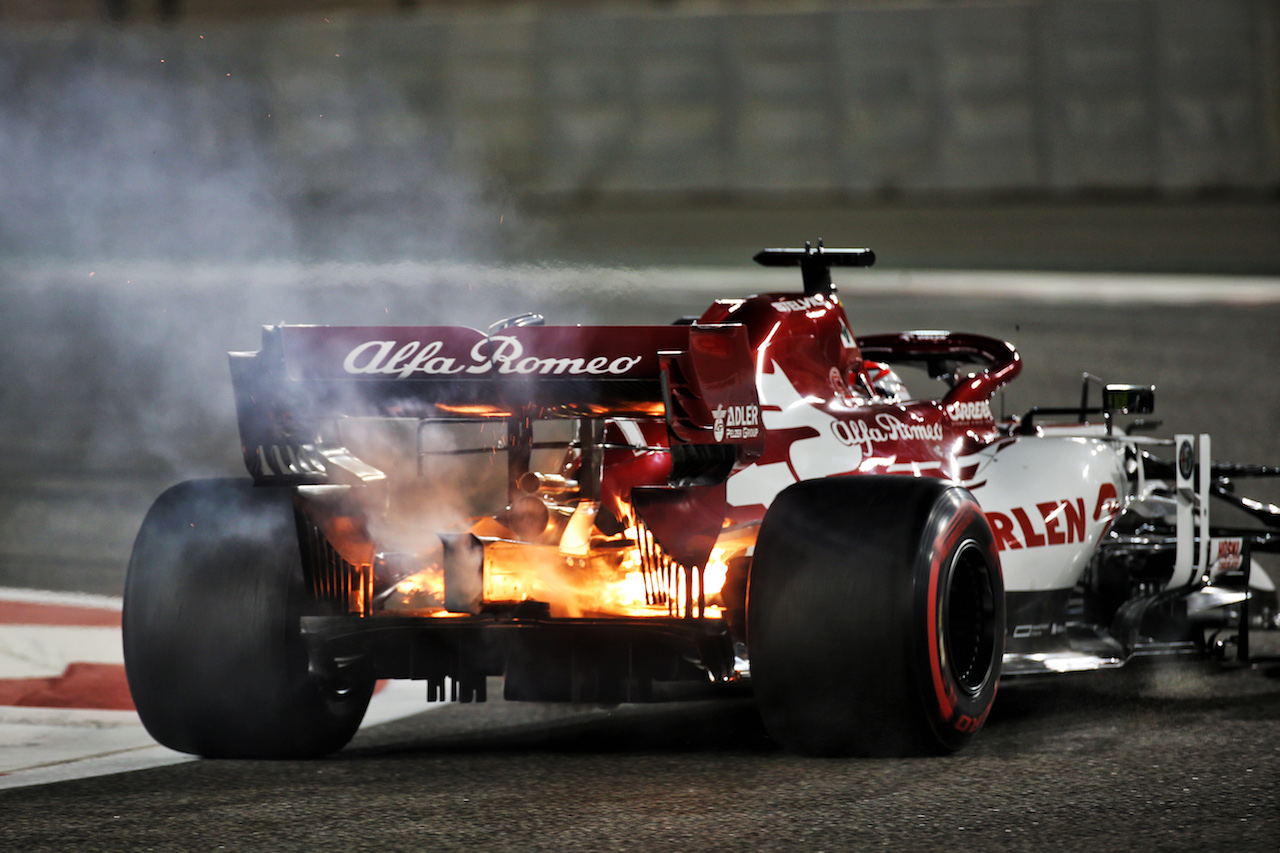 GP ABU DHABI, Kimi Raikkonen (FIN) Alfa Romeo Racing C39 on fire in the second practice session.
11.12.2020. Formula 1 World Championship, Rd 17, Abu Dhabi Grand Prix, Yas Marina Circuit, Abu Dhabi, Practice Day.
- www.xpbimages.com, EMail: requests@xpbimages.com © Copyright: Batchelor / XPB Images
