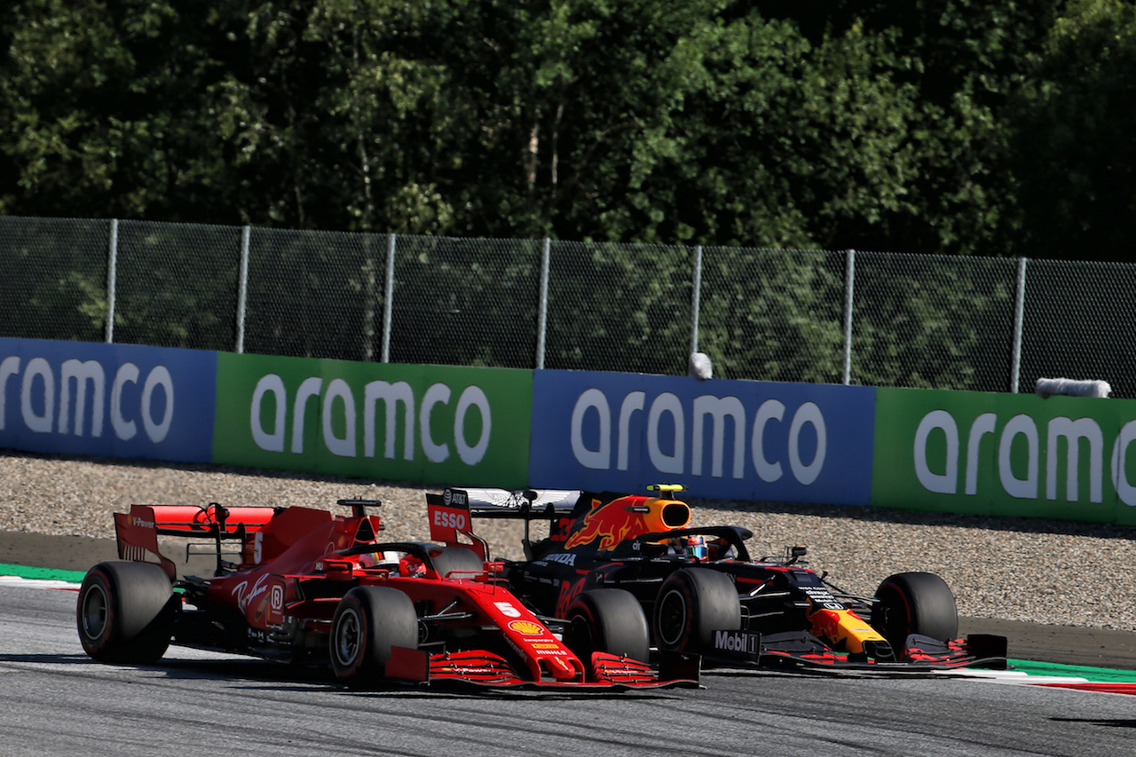 GP AUSTRIA, Sebastian Vettel (GER) Ferrari SF1000 e Alexander Albon (THA) Red Bull Racing RB16 battle for position.
05.07.2020. Formula 1 World Championship, Rd 1, Austrian Grand Prix, Spielberg, Austria, Gara Day.
- www.xpbimages.com, EMail: requests@xpbimages.com © Copyright: Batchelor / XPB Images