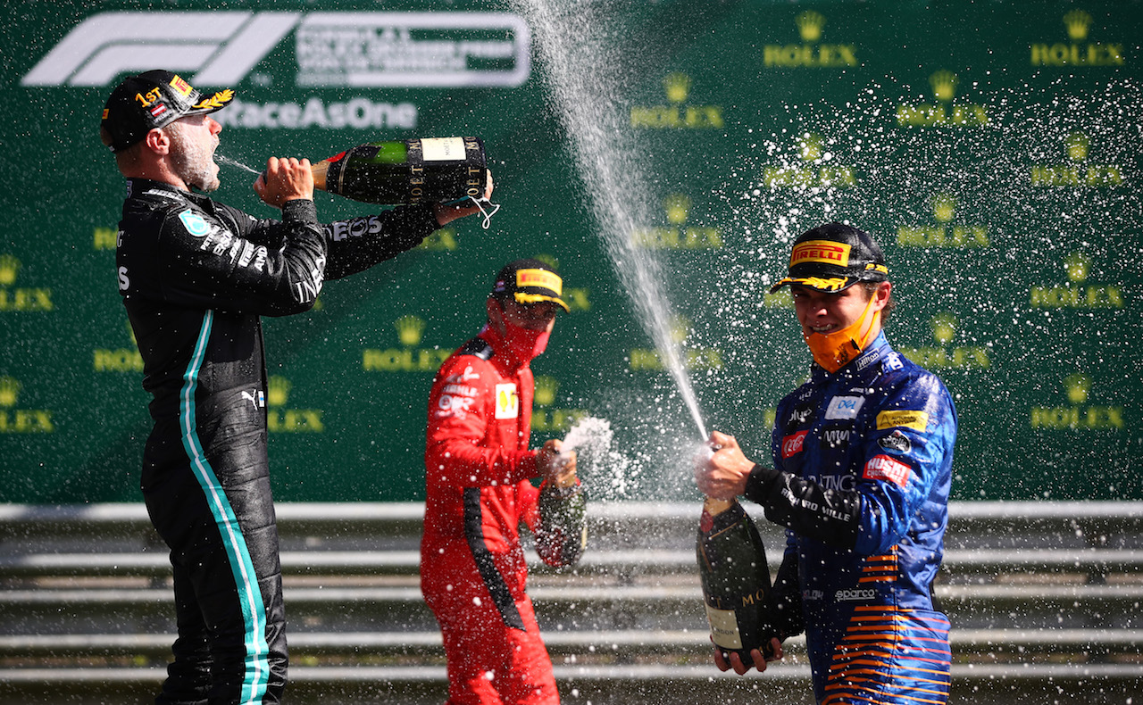 GP AUSTRIA, Gara winner Valtteri Bottas (FIN) Mercedes AMG F1 celebrates on the podium with Lando Norris (GBR) McLaren.
05.07.2020. Formula 1 World Championship, Rd 1, Austrian Grand Prix, Spielberg, Austria, Gara Day.
- www.xpbimages.com, EMail: requests@xpbimages.com - copy of publication required for printed pictures. Every used picture is fee-liable. © Copyright: FIA Pool Image for Editorial Use Only