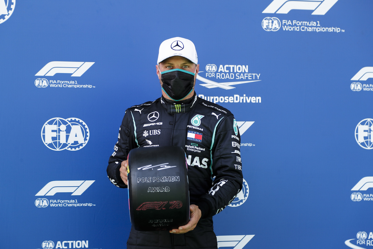 GP AUSTRIA, Valtteri Bottas (FIN) Mercedes AMG F1 celebrates his pole position in qualifying parc ferme.
04.07.2020. Formula 1 World Championship, Rd 1, Austrian Grand Prix, Spielberg, Austria, Qualifiche Day.
- www.xpbimages.com, EMail: requests@xpbimages.com - copy of publication required for printed pictures. Every used picture is fee-liable. © Copyright: FIA Pool Image for Editorial Use Only