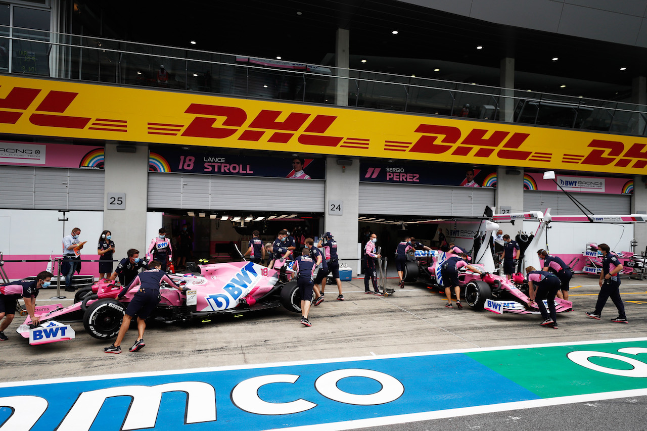 GP AUSTRIA, Lance Stroll (CDN) Racing Point F1 Team RP20 e Sergio Perez (MEX) Racing Point F1 Team RP19 in the pits.
03.07.2020. Formula 1 World Championship, Rd 1, Austrian Grand Prix, Spielberg, Austria, Practice Day.
- www.xpbimages.com, EMail: requests@xpbimages.com - copy of publication required for printed pictures. Every used picture is fee-liable. © Copyright: FIA Pool Image for Editorial Use Only