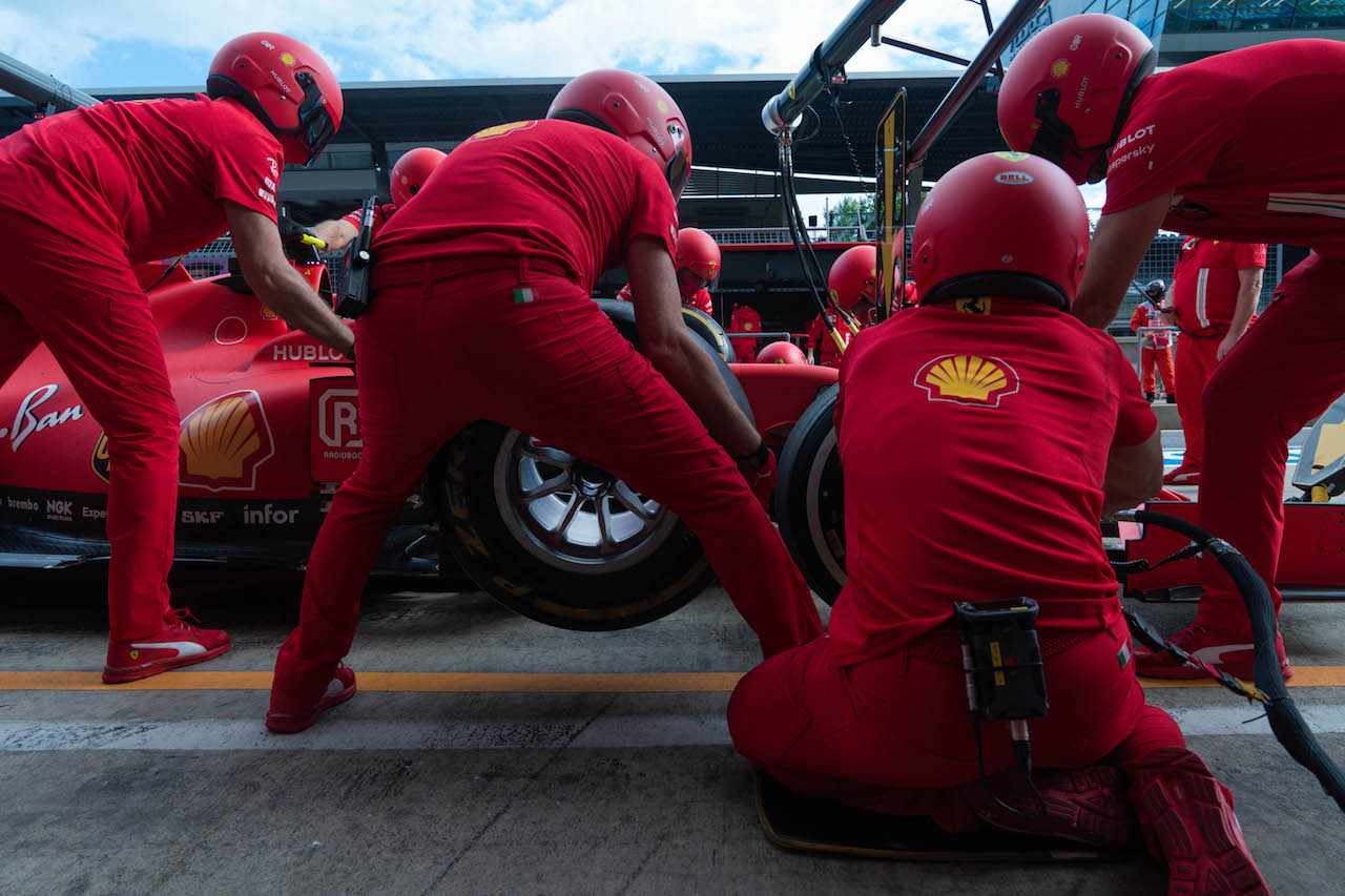 GP AUSTRIA, Charles Leclerc (MON) Ferrari SF1000 practices a pit stop.
03.07.2020. Formula 1 World Championship, Rd 1, Austrian Grand Prix, Spielberg, Austria, Practice Day.
- www.xpbimages.com, EMail: requests@xpbimages.com - copy of publication required for printed pictures. Every used picture is fee-liable. © Copyright: FIA Pool Image for Editorial Use Only