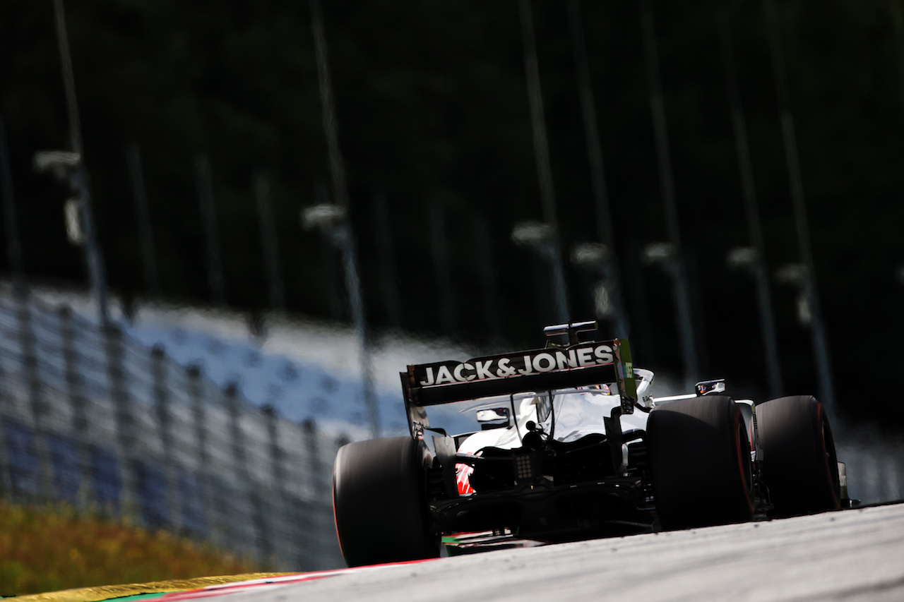 GP AUSTRIA, Romain Grosjean (FRA) Haas F1 Team VF-20.
03.07.2020. Formula 1 World Championship, Rd 1, Austrian Grand Prix, Spielberg, Austria, Practice Day.
- www.xpbimages.com, EMail: requests@xpbimages.com © Copyright: Charniaux / XPB Images