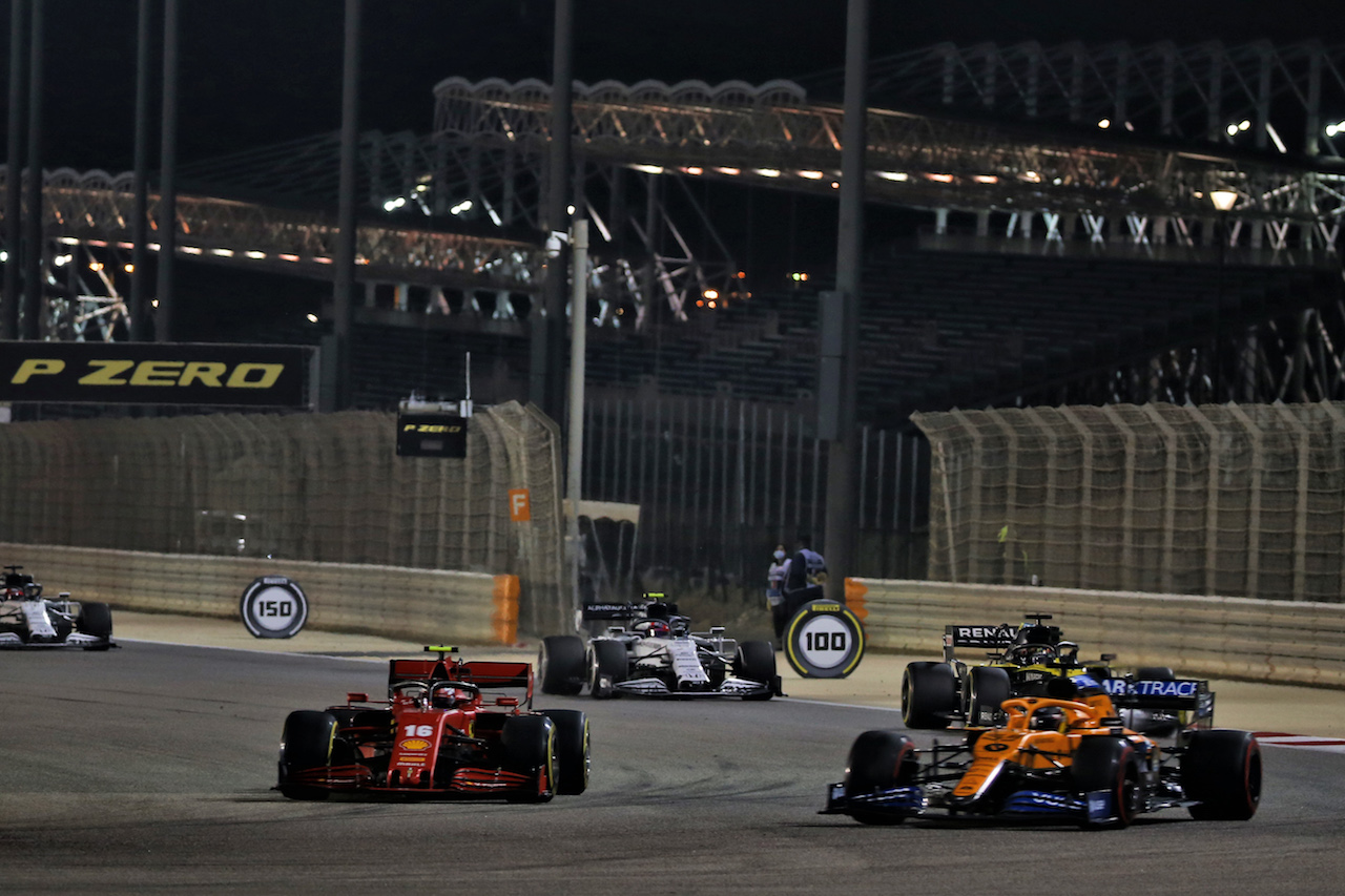 GP BAHRAIN, Charles Leclerc (MON) Ferrari SF1000 e Carlos Sainz Jr (ESP) McLaren MCL35 battle for position.
29.11.2020. Formula 1 World Championship, Rd 15, Bahrain Grand Prix, Sakhir, Bahrain, Gara Day.
- www.xpbimages.com, EMail: requests@xpbimages.com © Copyright: Batchelor / XPB Images