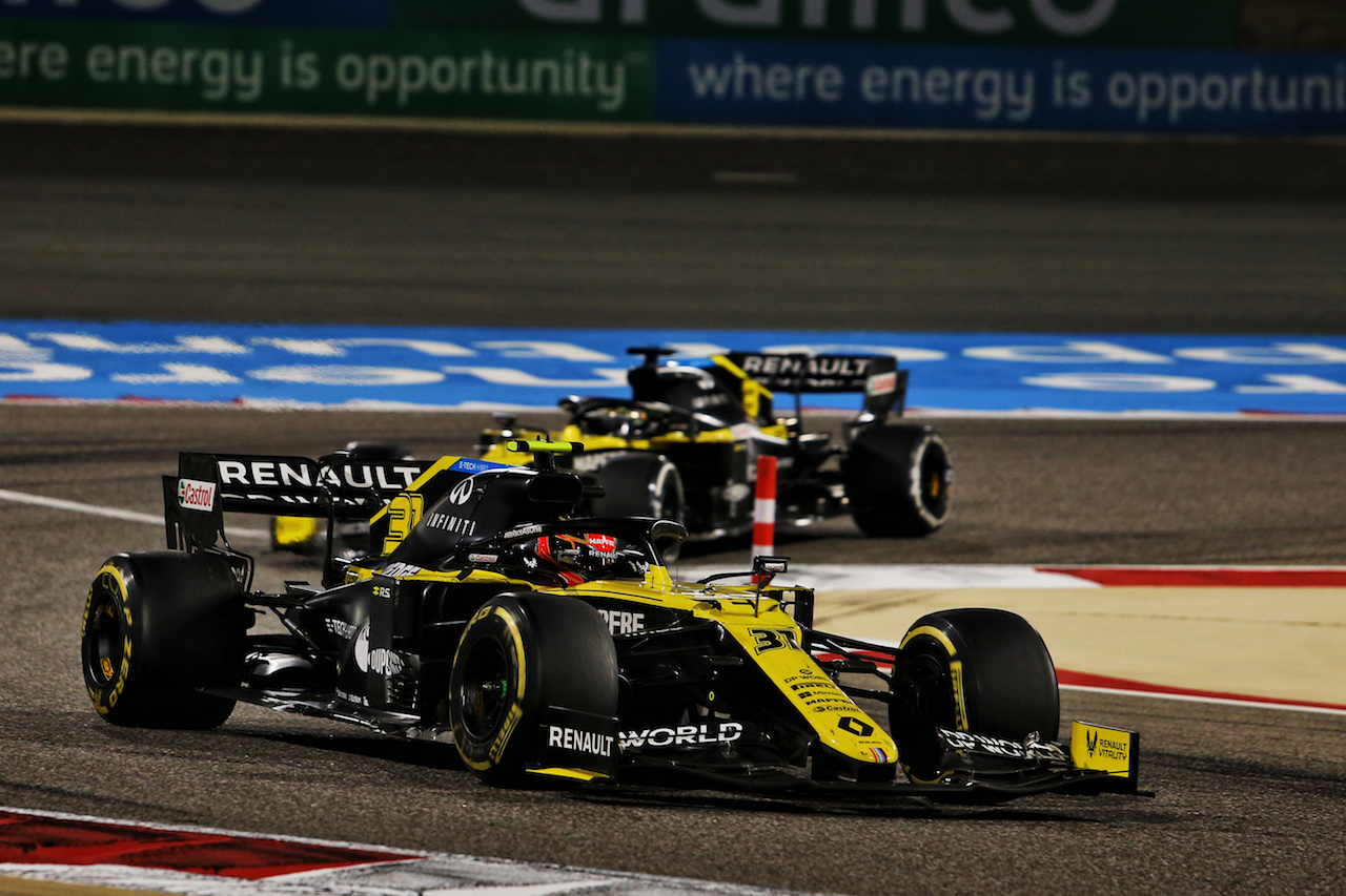 GP BAHRAIN, Esteban Ocon (FRA) Renault F1 Team RS20.
29.11.2020. Formula 1 World Championship, Rd 15, Bahrain Grand Prix, Sakhir, Bahrain, Gara Day.
- www.xpbimages.com, EMail: requests@xpbimages.com © Copyright: Moy / XPB Images