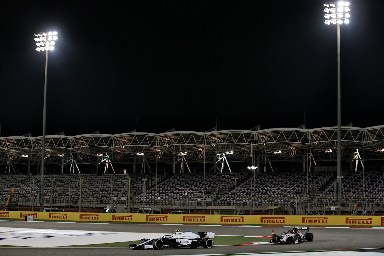 GP BAHRAIN, Nicholas Latifi (CDN) Williams Racing FW43.
29.11.2020. Formula 1 World Championship, Rd 15, Bahrain Grand Prix, Sakhir, Bahrain, Gara Day.
- www.xpbimages.com, EMail: requests@xpbimages.com © Copyright: Batchelor / XPB Images