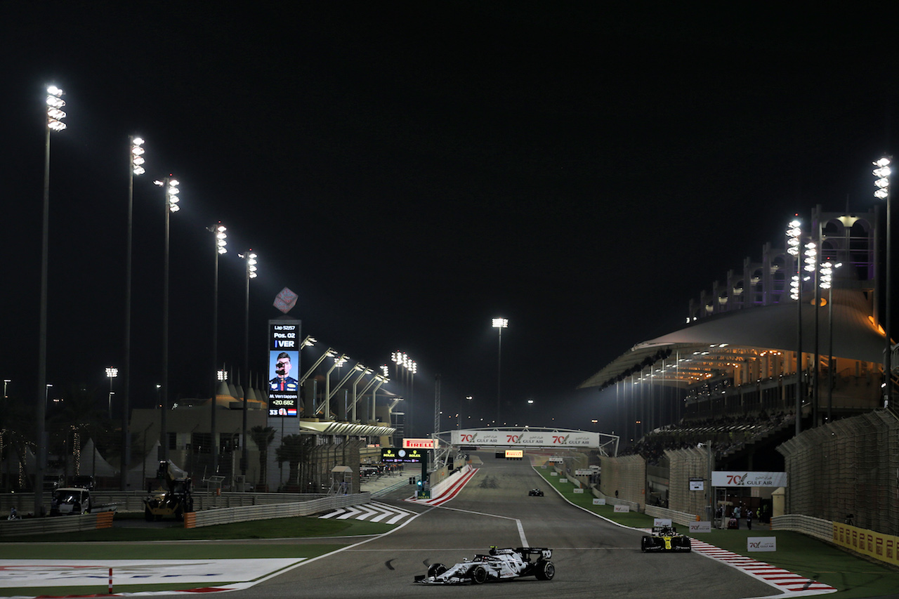 GP BAHRAIN, Pierre Gasly (FRA) AlphaTauri AT01.
29.11.2020. Formula 1 World Championship, Rd 15, Bahrain Grand Prix, Sakhir, Bahrain, Gara Day.
- www.xpbimages.com, EMail: requests@xpbimages.com © Copyright: Batchelor / XPB Images