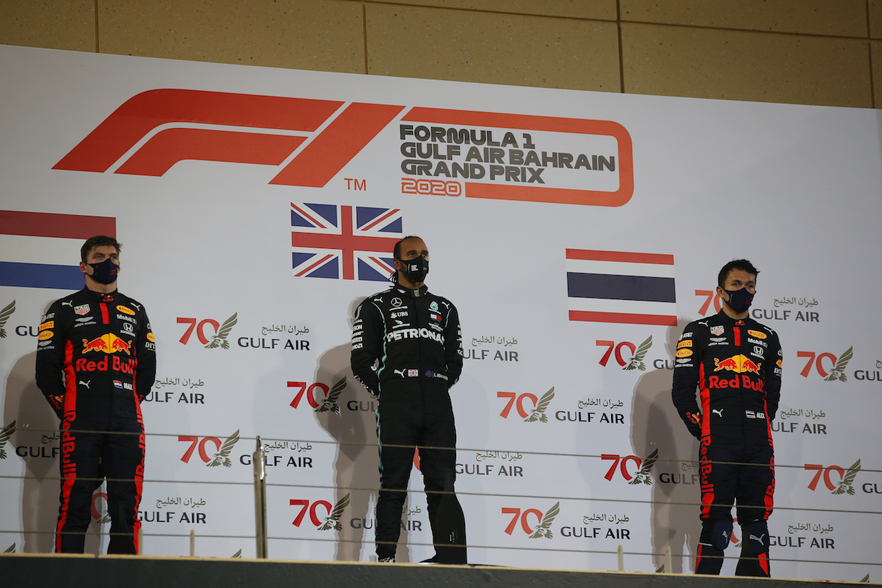 GP BAHRAIN, 1st place Lewis Hamilton (GBR) Mercedes AMG F1 W11, 2nd place Max Verstappen (NLD) Red Bull Racing RB16 e 3rd place Alexander Albon (THA) Red Bull Racing RB16.
29.11.2020. Formula 1 World Championship, Rd 15, Bahrain Grand Prix, Sakhir, Bahrain, Gara Day.
- www.xpbimages.com, EMail: requests@xpbimages.com ¬© Copyright: Batchelor / XPB Images