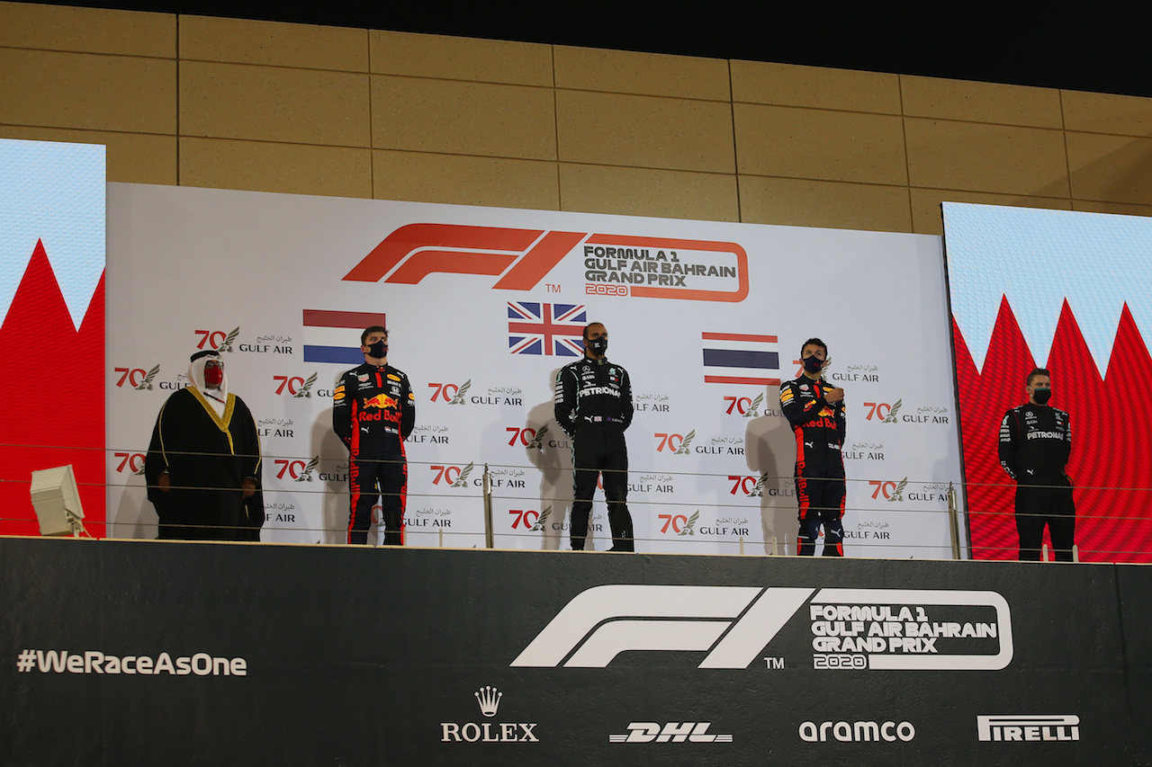 GP BAHRAIN, 1st place Lewis Hamilton (GBR) Mercedes AMG F1 W11, 2nd place Max Verstappen (NLD) Red Bull Racing RB16 e 3rd place Alexander Albon (THA) Red Bull Racing RB16.
29.11.2020. Formula 1 World Championship, Rd 15, Bahrain Grand Prix, Sakhir, Bahrain, Gara Day.
- www.xpbimages.com, EMail: requests@xpbimages.com ¬© Copyright: Batchelor / XPB Images