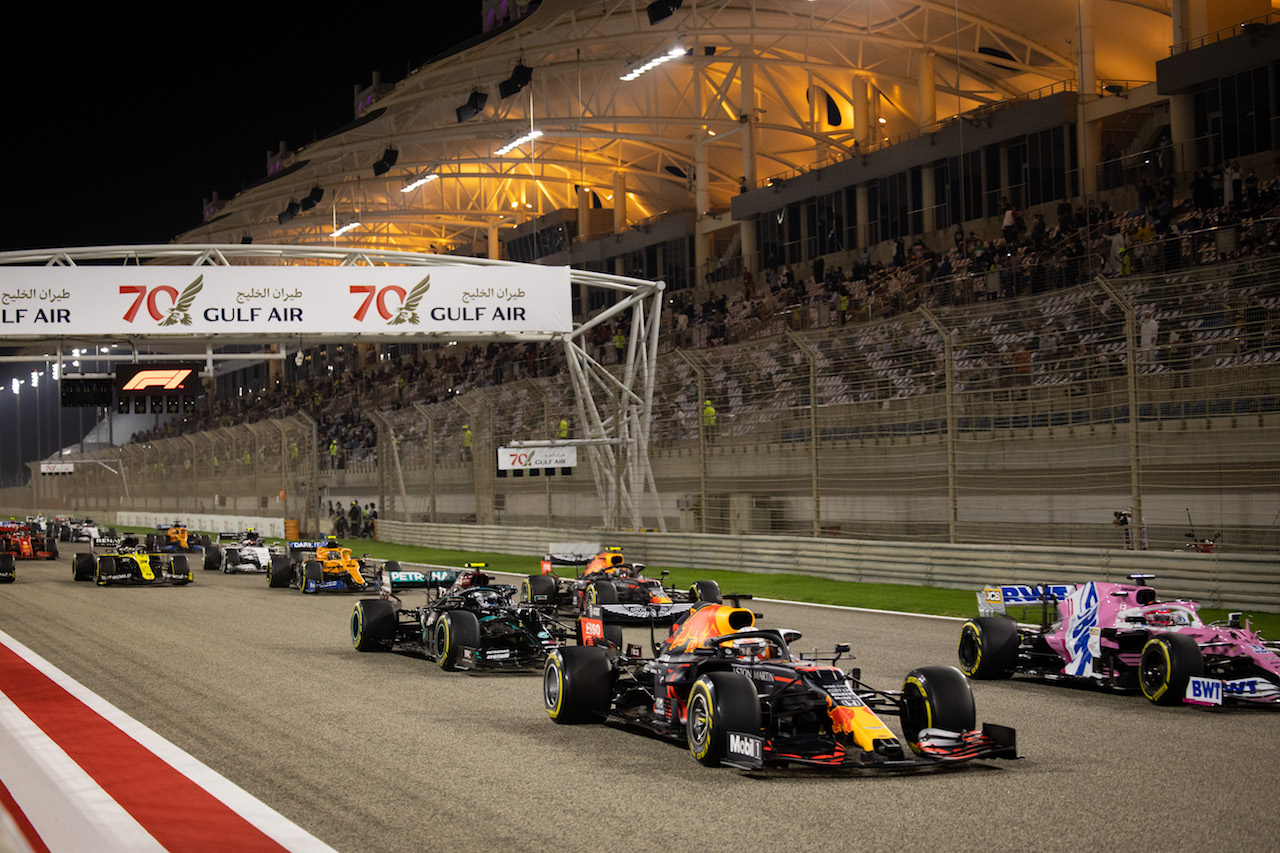 GP BAHRAIN, Max Verstappen (NLD) Red Bull Racing RB16 at the repartenza of the race.
29.11.2020. Formula 1 World Championship, Rd 15, Bahrain Grand Prix, Sakhir, Bahrain, Gara Day.
- www.xpbimages.com, EMail: requests@xpbimages.com © Copyright: Bearne / XPB Images