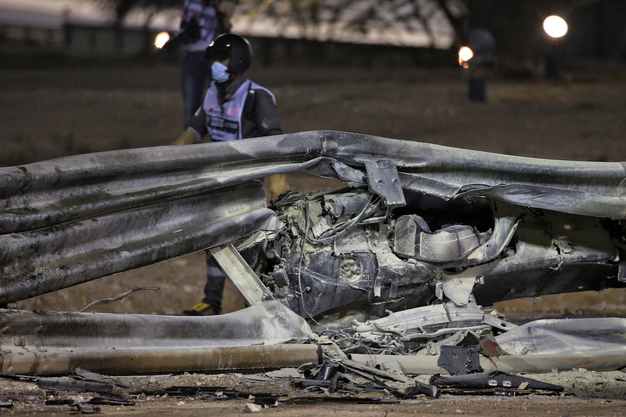 GP BAHRAIN, The heavily damaged Haas F1 Team VF-20 of Romain Grosjean (FRA) Haas F1 Team after crashed at the partenza of the race e exploded into flames, destroying the armco barrier.
29.11.2020. Formula 1 World Championship, Rd 15, Bahrain Grand Prix, Sakhir, Bahrain, Gara Day.
- www.xpbimages.com, EMail: requests@xpbimages.com © Copyright: Batchelor / XPB Images