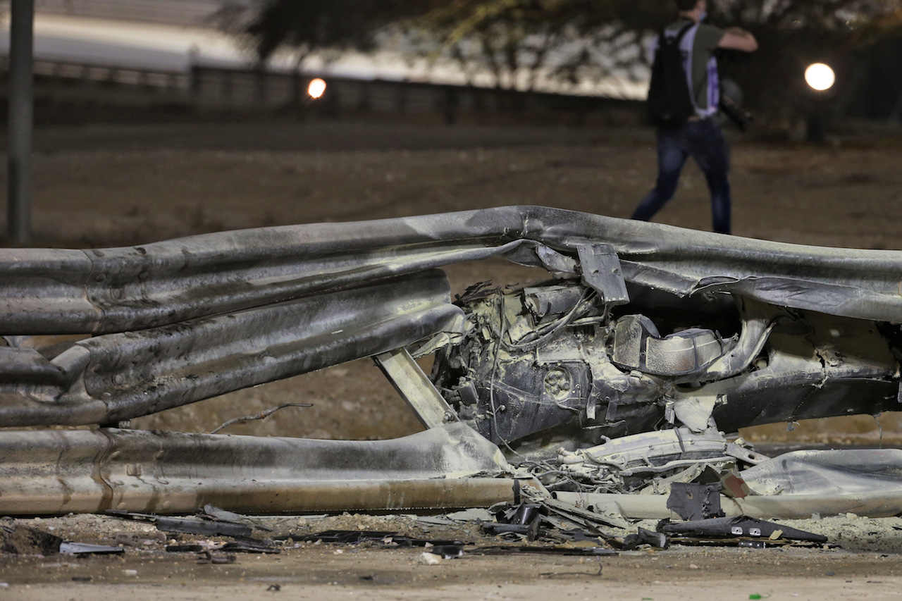 GP BAHRAIN, The heavily damaged Haas F1 Team VF-20 of Romain Grosjean (FRA) Haas F1 Team after crashed at the partenza of the race e exploded into flames, destroying the armco barrier.
29.11.2020. Formula 1 World Championship, Rd 15, Bahrain Grand Prix, Sakhir, Bahrain, Gara Day.
- www.xpbimages.com, EMail: requests@xpbimages.com © Copyright: Batchelor / XPB Images