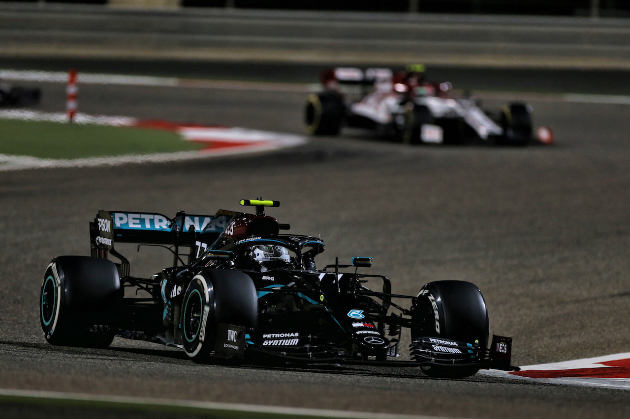 GP BAHRAIN, Valtteri Bottas (FIN) Mercedes AMG F1 W11.
29.11.2020. Formula 1 World Championship, Rd 15, Bahrain Grand Prix, Sakhir, Bahrain, Gara Day.
- www.xpbimages.com, EMail: requests@xpbimages.com © Copyright: Moy / XPB Images