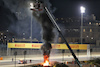 GP BAHRAIN, Marshals put out the fire of after Romain Grosjean (FRA) Haas F1 Team VF-20 crashed at the partenza of the race e exploded into flames.
29.11.2020. Formula 1 World Championship, Rd 15, Bahrain Grand Prix, Sakhir, Bahrain, Gara Day.
- www.xpbimages.com, EMail: requests@xpbimages.com © Copyright: Moy / XPB Images
