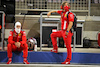 GP BAHRAIN, Sebastian Vettel (GER) Ferrari with Antti Kontsas (FIN) Personal Trainer in the pits while the race is stopped.
29.11.2020. Formula 1 World Championship, Rd 15, Bahrain Grand Prix, Sakhir, Bahrain, Gara Day.
- www.xpbimages.com, EMail: requests@xpbimages.com © Copyright: Charniaux / XPB Images