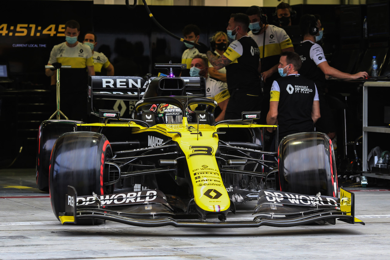 GP BAHRAIN, Daniel Ricciardo (AUS) Renault F1 Team RS20.
28.11.2020. Formula 1 World Championship, Rd 15, Bahrain Grand Prix, Sakhir, Bahrain, Qualifiche Day.
- www.xpbimages.com, EMail: requests@xpbimages.com © Copyright: Charniaux / XPB Images