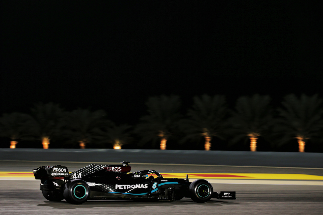 GP BAHRAIN, Lewis Hamilton (GBR) Mercedes AMG F1 W11.
27.11.2020. Formula 1 World Championship, Rd 15, Bahrain Grand Prix, Sakhir, Bahrain, Practice Day
- www.xpbimages.com, EMail: requests@xpbimages.com © Copyright: Batchelor / XPB Images