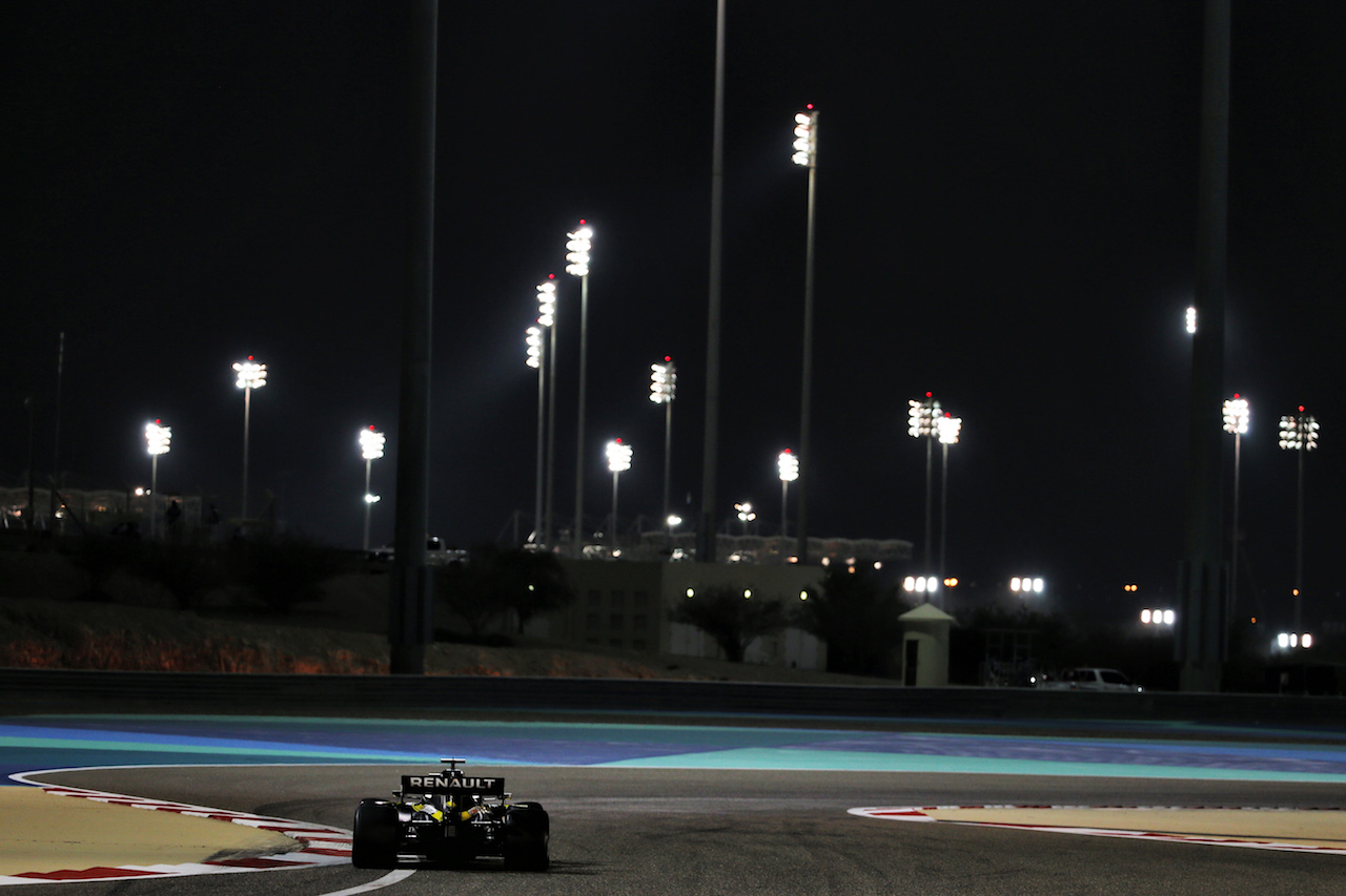 GP BAHRAIN, Daniel Ricciardo (AUS) Renault F1 Team RS20.
27.11.2020. Formula 1 World Championship, Rd 15, Bahrain Grand Prix, Sakhir, Bahrain, Practice Day
- www.xpbimages.com, EMail: requests@xpbimages.com © Copyright: Batchelor / XPB Images