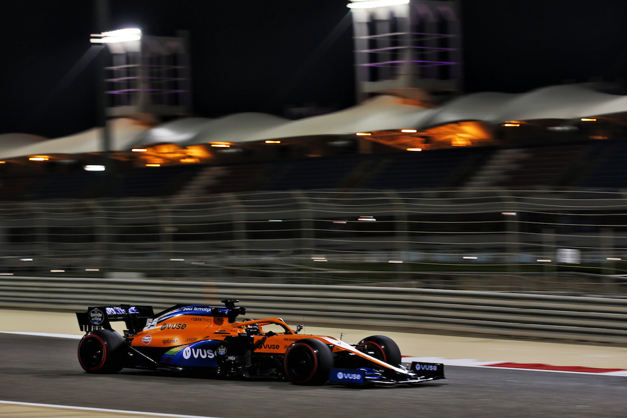 GP BAHRAIN, Carlos Sainz Jr (ESP) McLaren MCL35.
27.11.2020. Formula 1 World Championship, Rd 15, Bahrain Grand Prix, Sakhir, Bahrain, Practice Day
- www.xpbimages.com, EMail: requests@xpbimages.com © Copyright: Batchelor / XPB Images